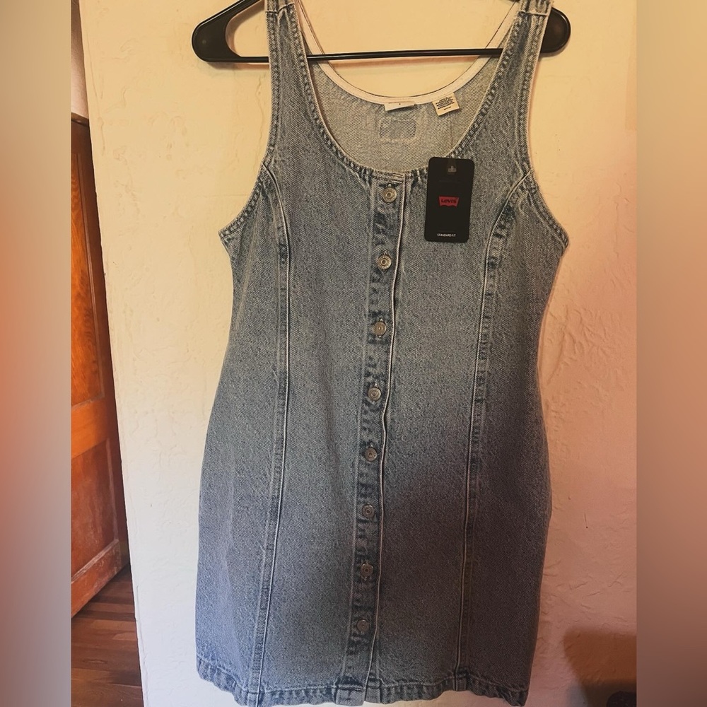BNWT Levi’s denim dress.